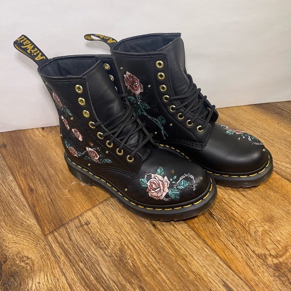 Dr. Martens Shoes - Dr Martens 1460 Vonda Chain Floral